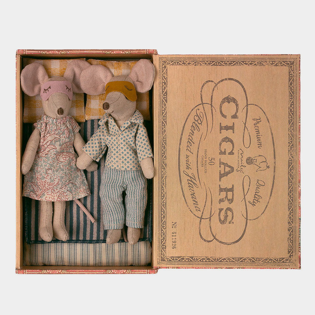 Mäuse Mum & Dad in a Cigarbox